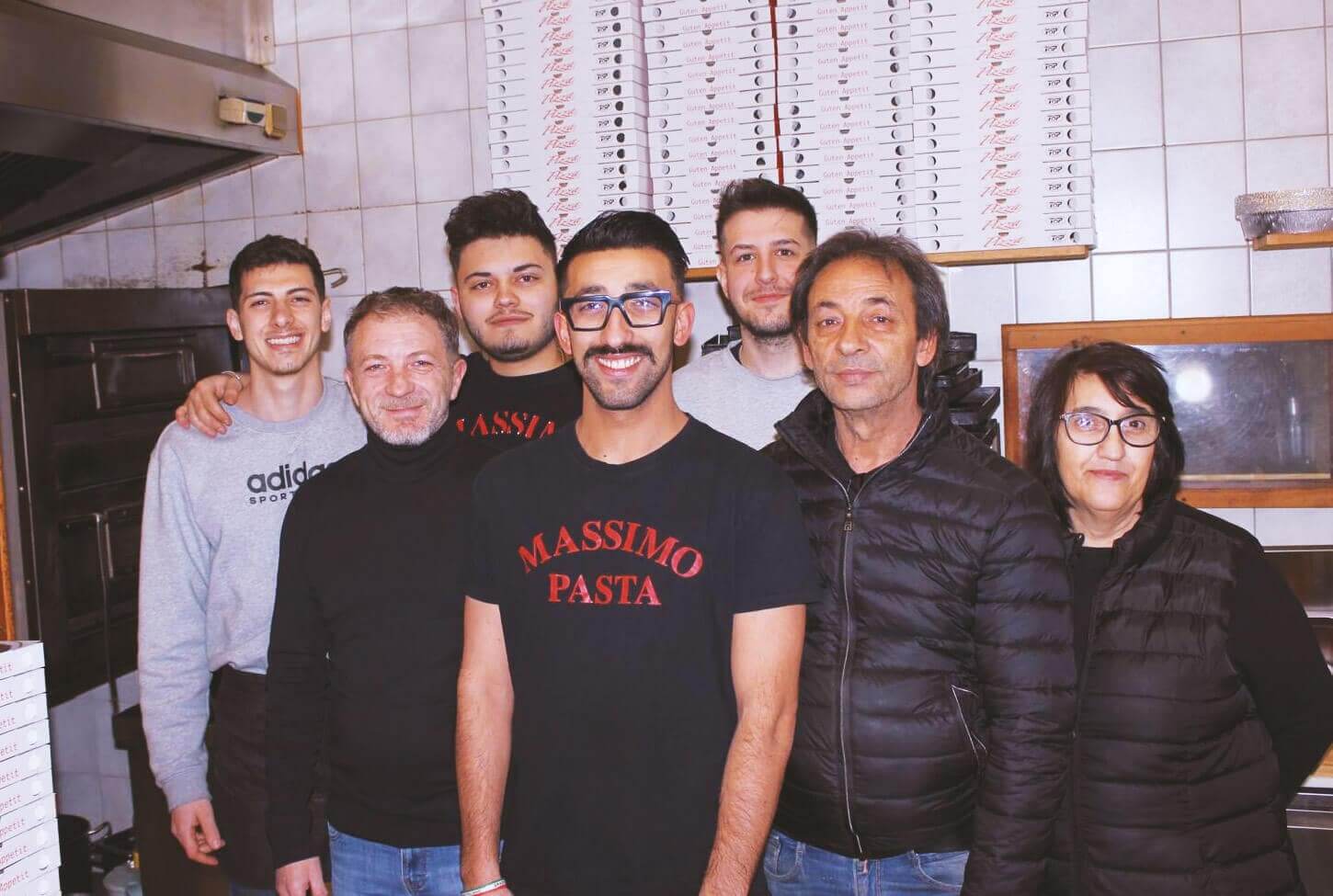 Massimo, der Besitzer des Restaurants, mit seiner Familie.